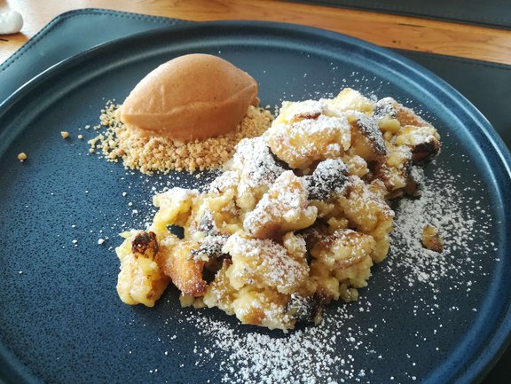 Kaiserschmarren mit Sorbet